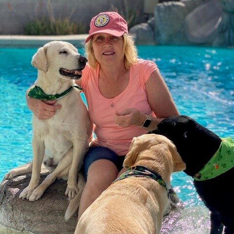 Sunny 5 - in pool with Kim - Newsletter 2024